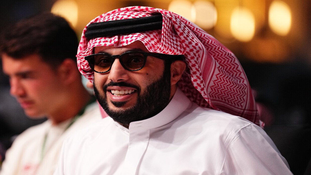 تركي آل الشيخ اشتاق للتغريد