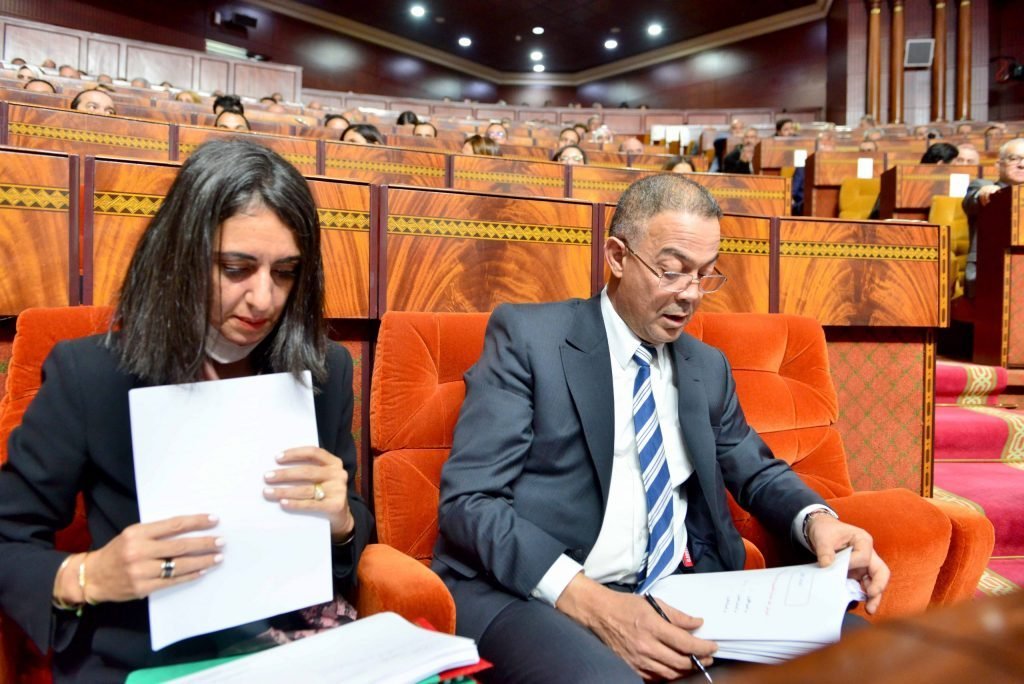 بشحال كيتقام الموظف على الدولة؟