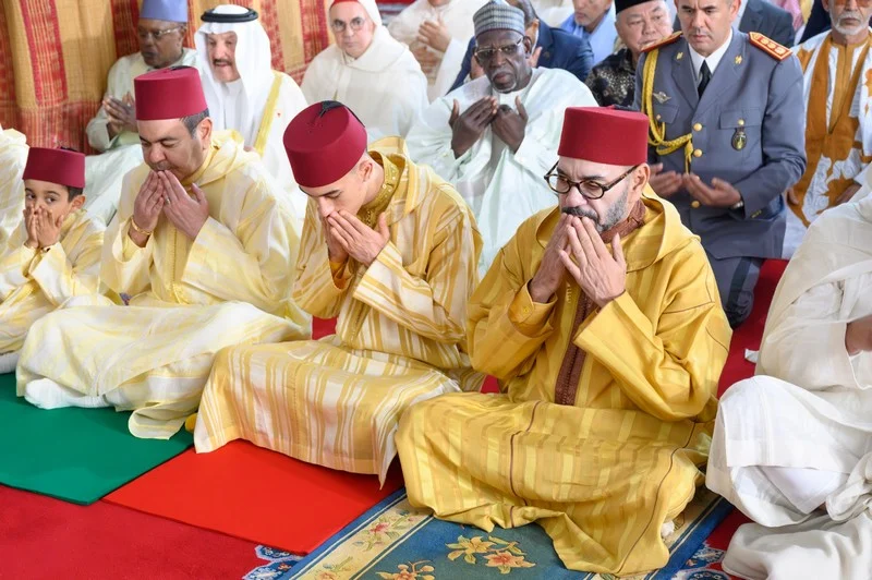 الملك يؤدي صلاة عيد الفطر 2025
