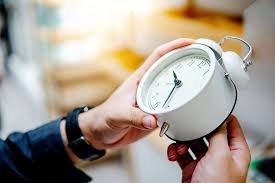 إعادة المغاربة إلى الساعة غير الطبيعية